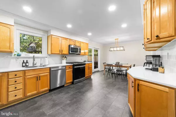 233 LAKESHORE DR, Marlton, NJ 08053