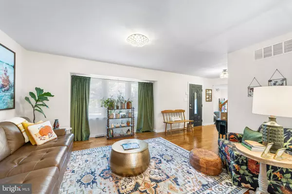 233 LAKESHORE DR, Marlton, NJ 08053