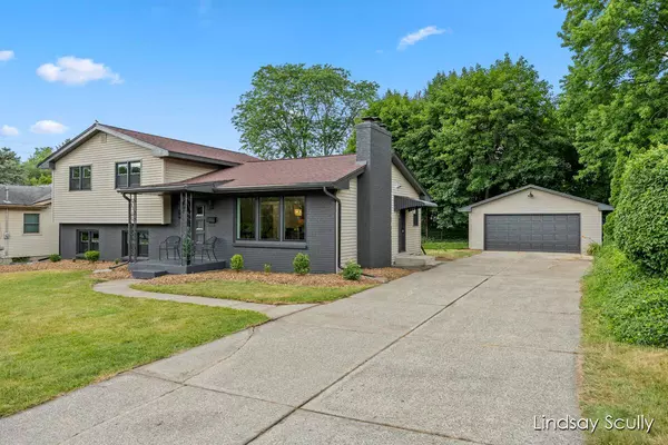 1819 Menominee SE Road, Grand Rapids, MI 49506