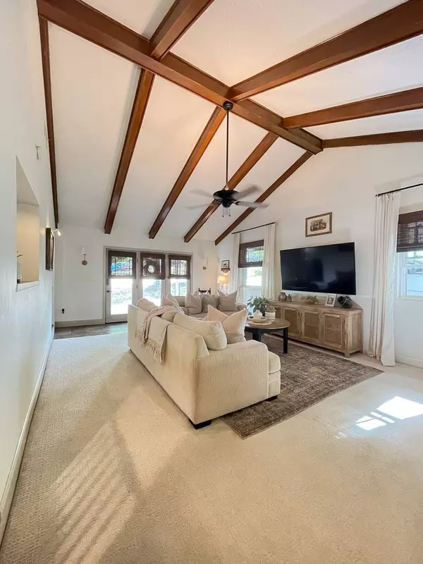 211 W McKee St, Greeneville, TN 37743-4815