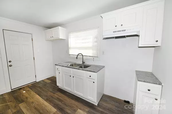 125 S Ervin AVE, Newton, NC 28658