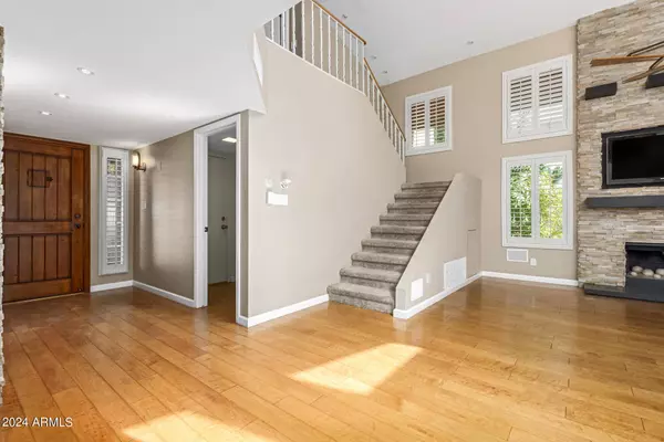 4151 E MERCER Lane, Phoenix, AZ 85028