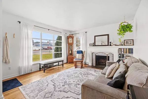 9002 E Upriver Dr, Spokane, WA 99212