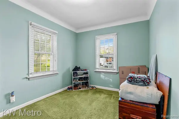 21300 BAYSIDE Street, St. Clair Shores, MI 48081