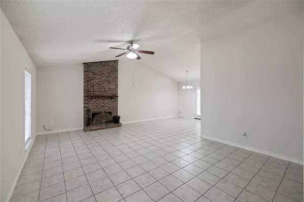 2017 Jessie Place, Edgecliff Village, TX 76134