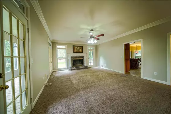 16 Sherman LN NW, Cartersville, GA 30121