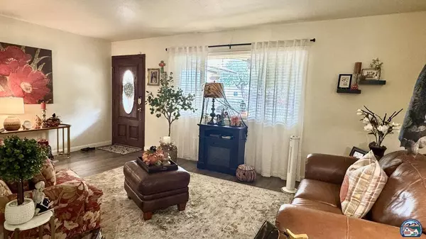 305 S E St, Imperial, CA 92251