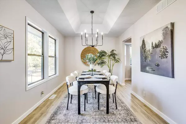 9817 SW Pine Rd, Andover, KS 67002