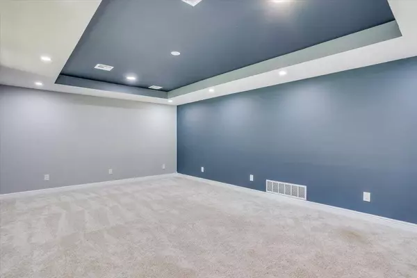 320 S Mamie Ln, Wichita, KS 67209