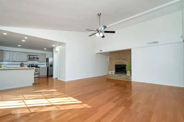 2528 Cottonwood Lane, Bedford, TX 76021