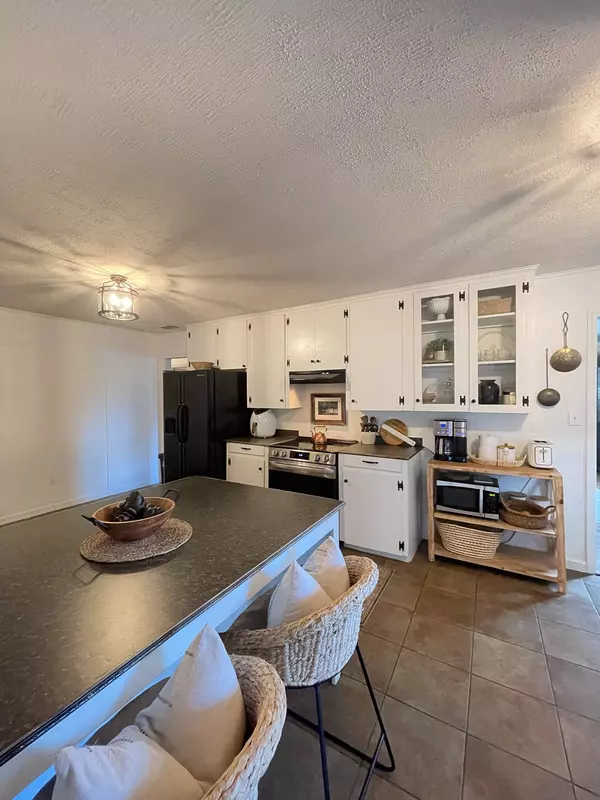 211 W McKee St, Greeneville, TN 37743-4815