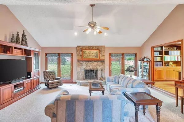 2413 Clara Bea Ln, Fairfield, OH 45014