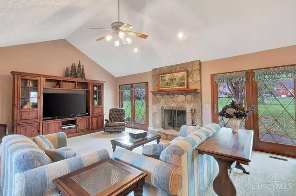 2413 Clara Bea Ln, Fairfield, OH 45014