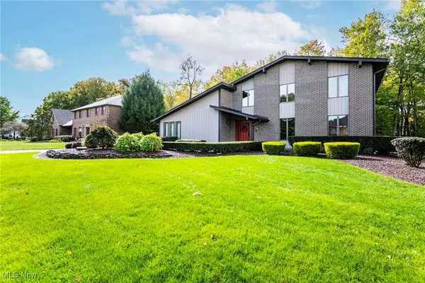 3289 Olde Winter TRL, Poland, OH 44514