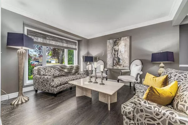 50 Hampstead CIR NW, Calgary, AB T3A 5J3