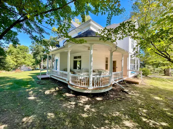 558 E Maple ST, River Falls, WI 54022