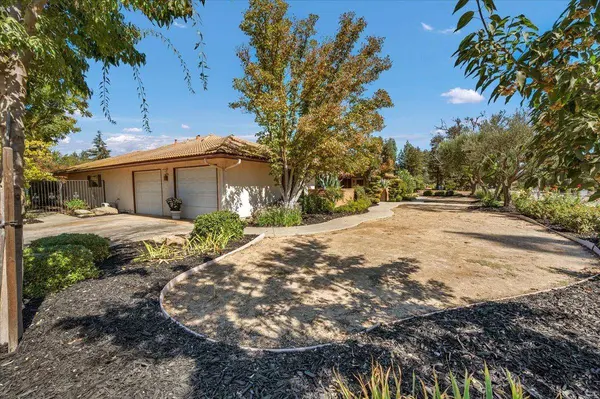 41071 Adobe Way, Madera, CA 93636