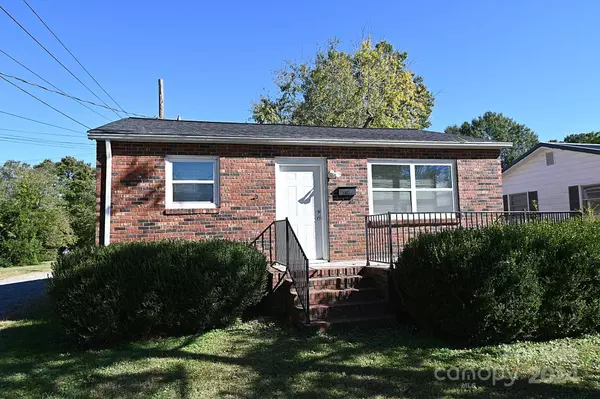 125 S Ervin AVE, Newton, NC 28658