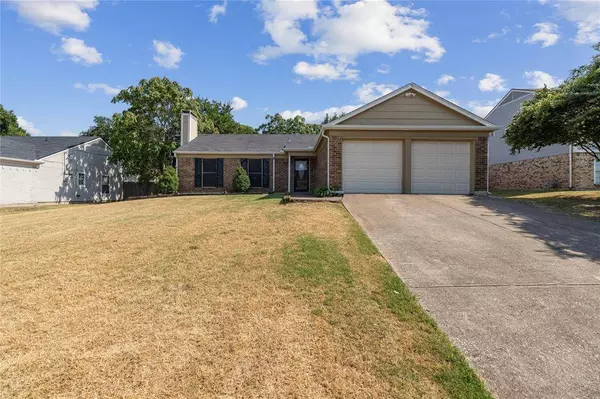 2017 Jessie Place, Edgecliff Village, TX 76134