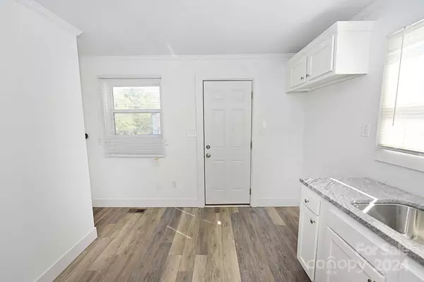 125 S Ervin AVE, Newton, NC 28658