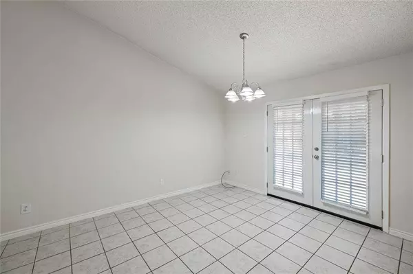 2017 Jessie Place, Edgecliff Village, TX 76134