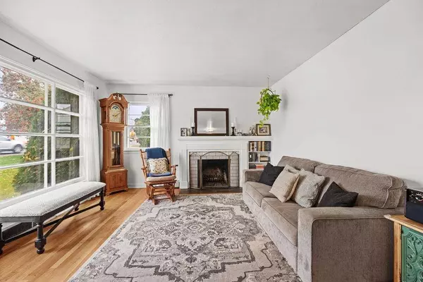 9002 E Upriver Dr, Spokane, WA 99212