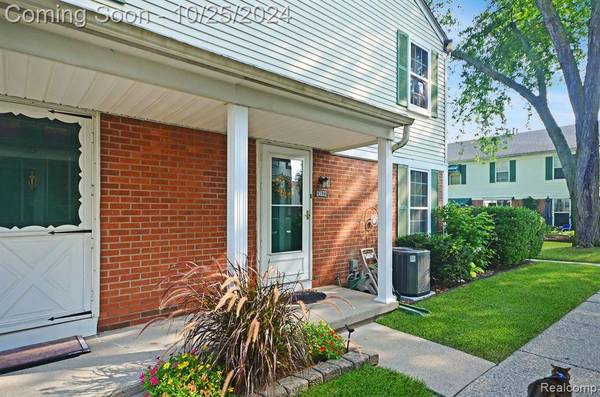 24622 Spring Lane, Harrison Township, MI 48045