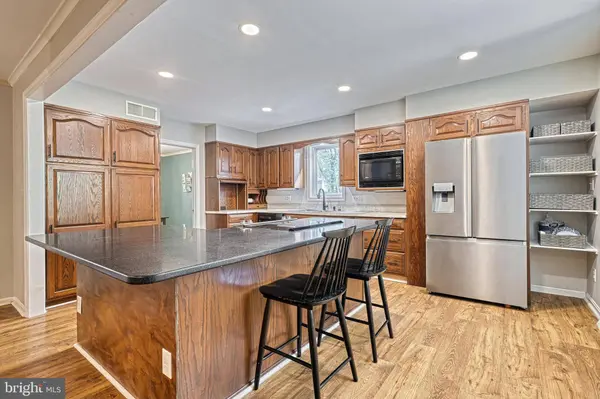 132 E WINDING HILL RD, Mechanicsburg, PA 17055