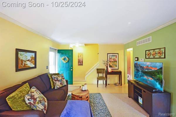 24622 Spring Lane, Harrison Township, MI 48045