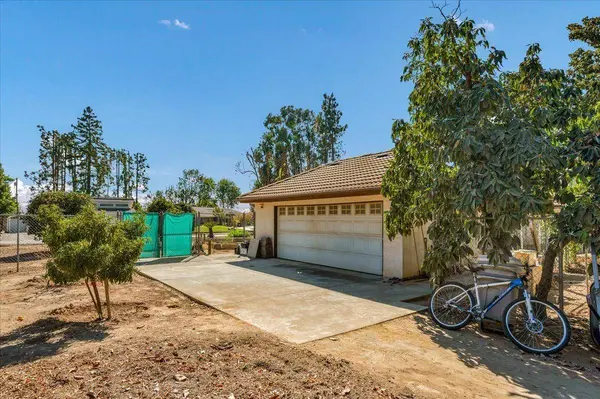 41071 Adobe Way, Madera, CA 93636