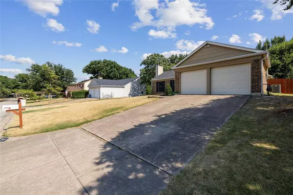 2017 Jessie Place, Edgecliff Village, TX 76134