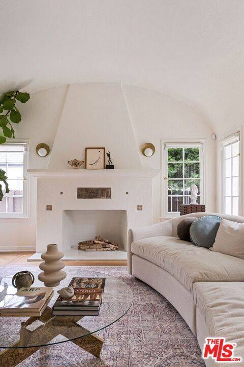 1306 Hauser BLVD, Los Angeles, CA 90019