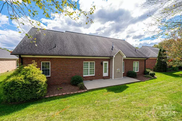 3057 17th Street LN NE, Hickory, NC 28601