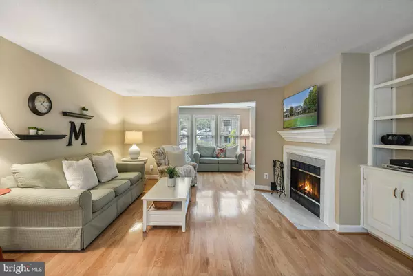 12002 RIDGE KNOLL DR #702A, Fairfax, VA 22033