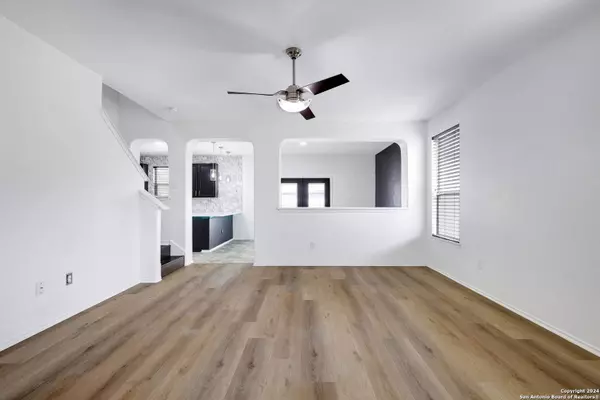 8615 SPOONBILL CT, San Antonio, TX 78245-1686