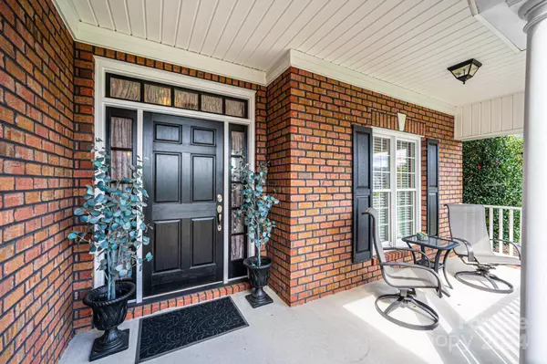 3057 17th Street LN NE, Hickory, NC 28601