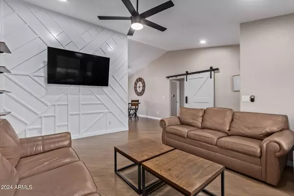 6447 E INGLEWOOD Street, Mesa, AZ 85205