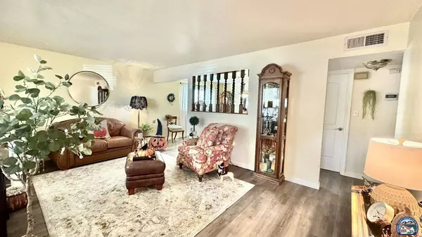 305 S E St, Imperial, CA 92251