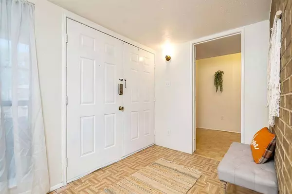 2528 Cottonwood Lane, Bedford, TX 76021