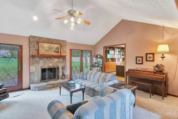 2413 Clara Bea Ln, Fairfield, OH 45014