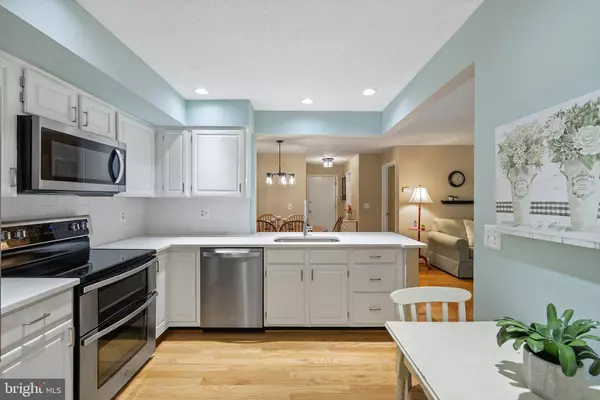 12002 RIDGE KNOLL DR #702A, Fairfax, VA 22033