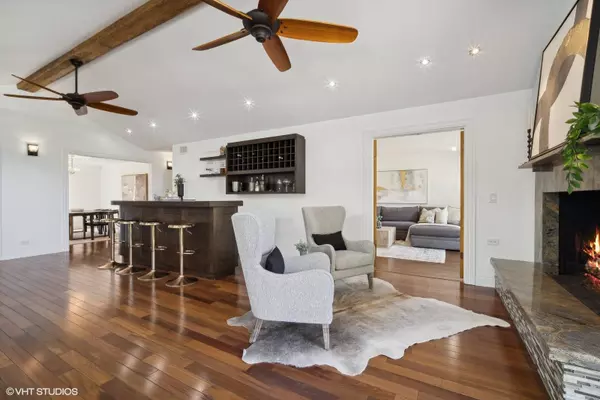 3050 Kayjay DR, Northbrook, IL 60062