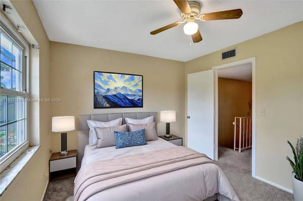 3021 NW 68th St #11G, Fort Lauderdale, FL 33309