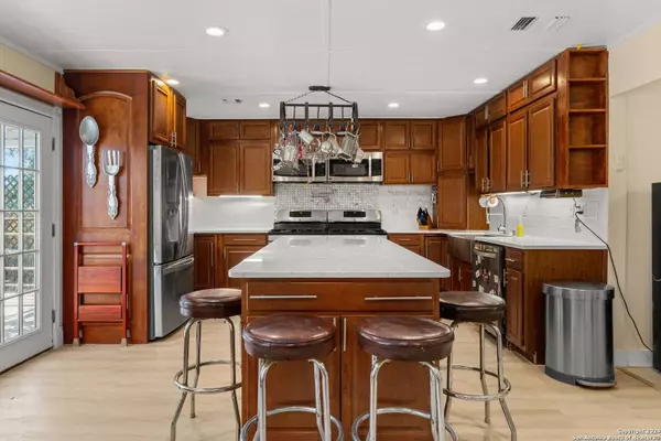 2142 James Bonham, San Antonio, TX 78238