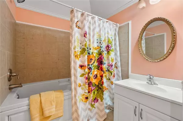 5322 Mulberry Bend CT, Flowery Branch, GA 30542