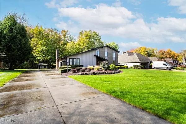 3289 Olde Winter TRL, Poland, OH 44514