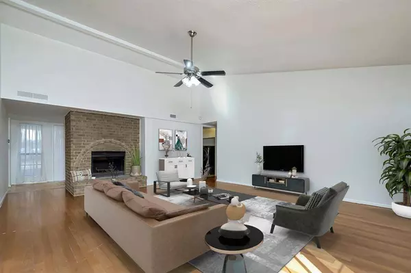 2528 Cottonwood Lane, Bedford, TX 76021