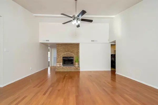 2528 Cottonwood Lane, Bedford, TX 76021