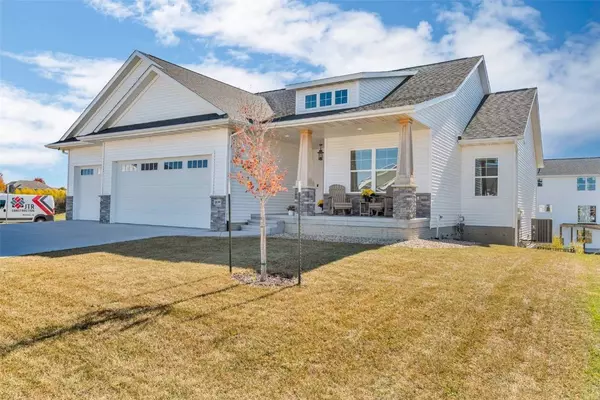 1899 Cottage Ridge DR, Marion, IA 52302