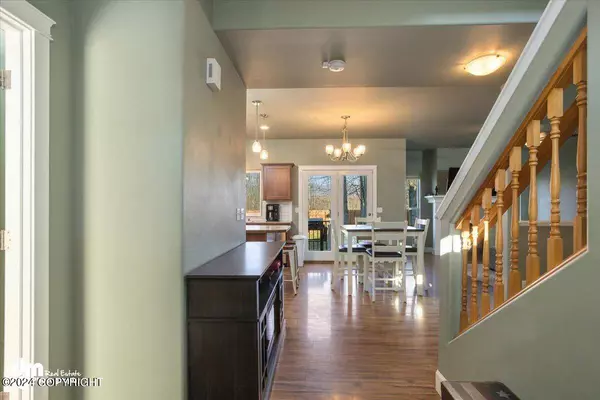 1135 S Felicia ST, Palmer, AK 99645